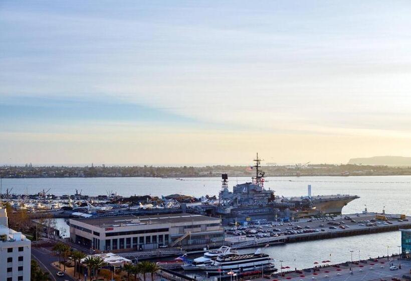 מיטת קינג בסוויטה, Springhill Suites By Marriott San Diego Downtown/bayfront