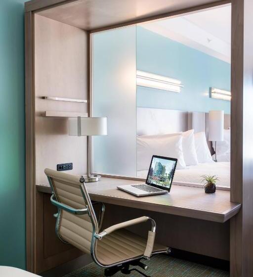 מיטת קינג בסוויטה, Springhill Suites By Marriott San Diego Downtown/bayfront