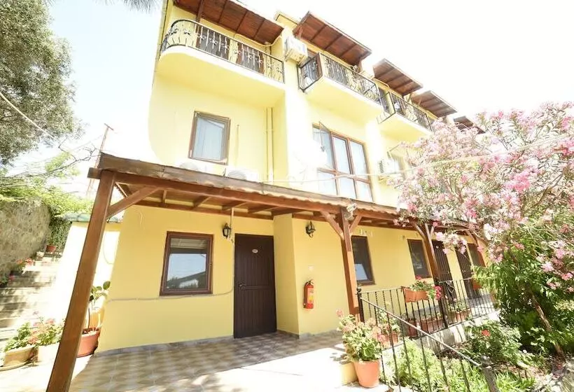 エコノミー4人部屋, Limonata Otel Assos