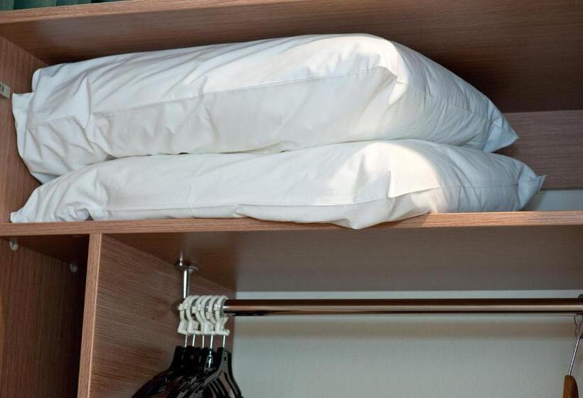 اتاق استاندارد, Colonial Terrace Motor Inn