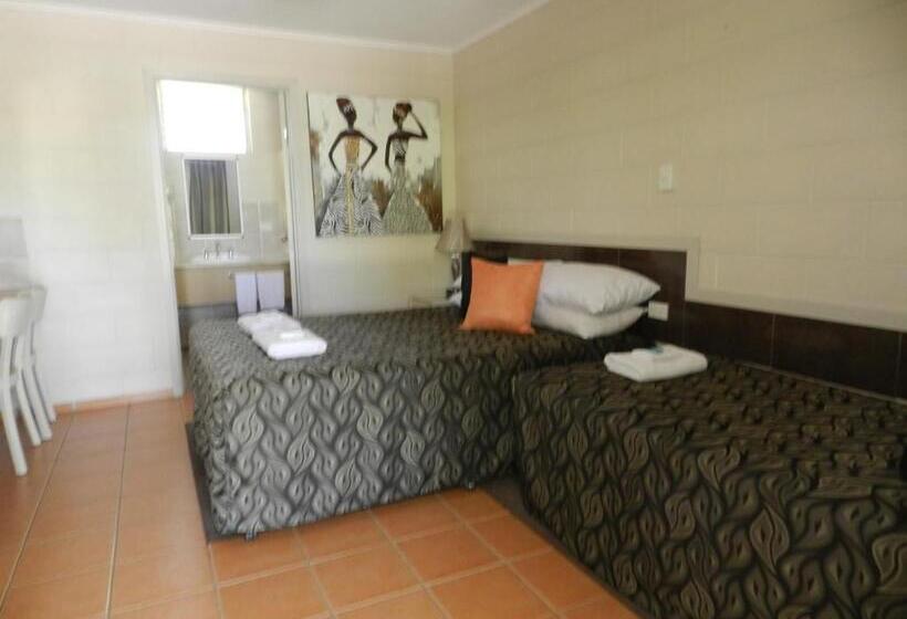 Deluxe Kolmen Hengen Huone, Golden Palms Motor Inn