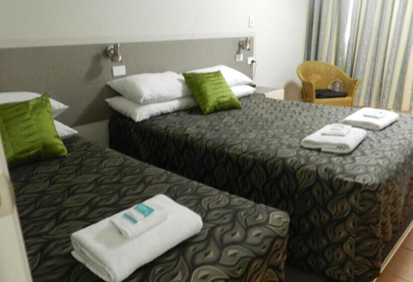 Deluxe Kolmen Hengen Huone, Golden Palms Motor Inn