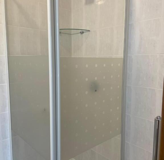 Семейный Номер, Church Hill House