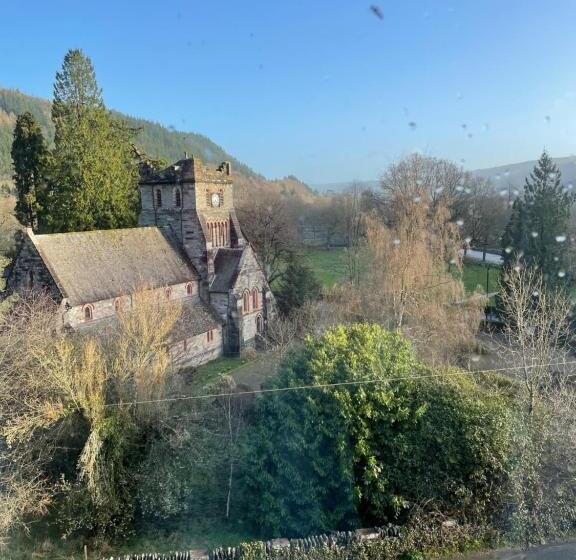 コンフォートトリプルルーム, Church Hill House