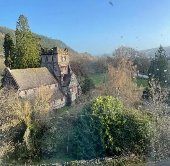 コンフォートトリプルルーム, Church Hill House