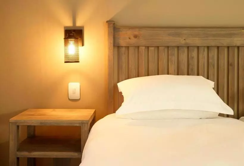 ダブルベッドスタンダードルーム, Loerie Guest Lodge