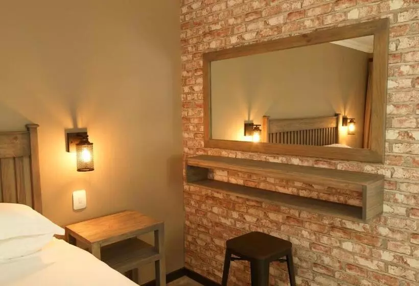 スタンダードインサイドビュールーム, Loerie Guest Lodge