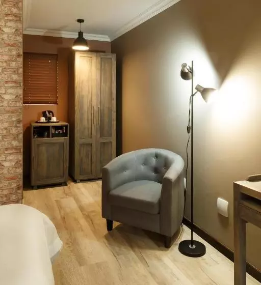 スタンダードインサイドビュールーム, Loerie Guest Lodge