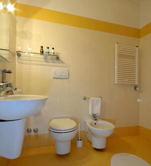 اتاق استاندارد سه تخته با بالکن, Barocco.oberdan