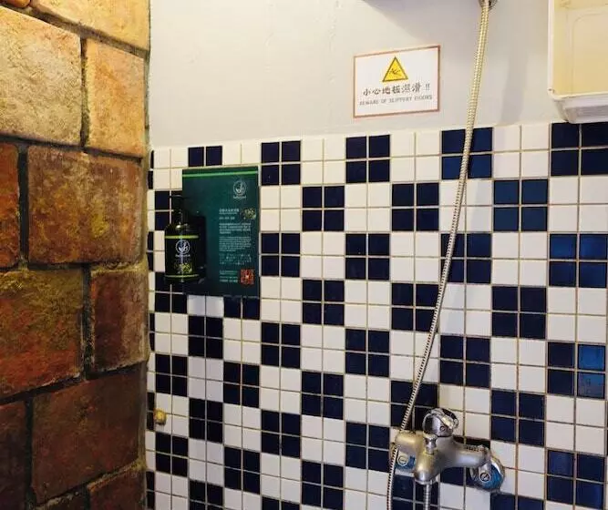 اتاق استاندارد سه تخته با سرویس بهداشتی مشترک, Fuqi Hostel  Heping