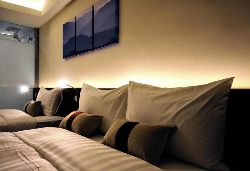 اتاق استاندارد چهار تخته, Audi Garden Business