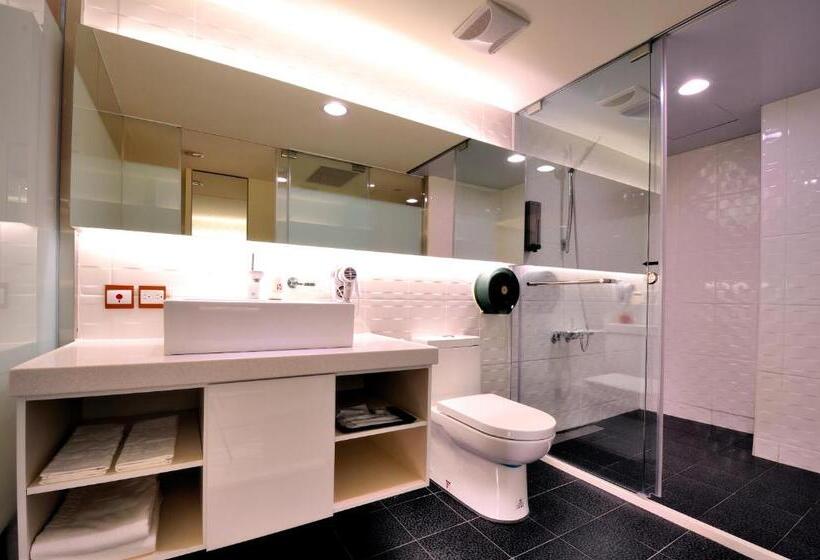 اتاق استاندارد چهار تخته, Audi Garden Business