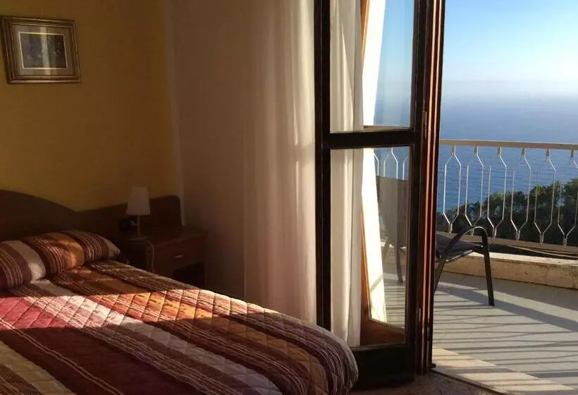Triple Room Sea View, Due Gemelli
