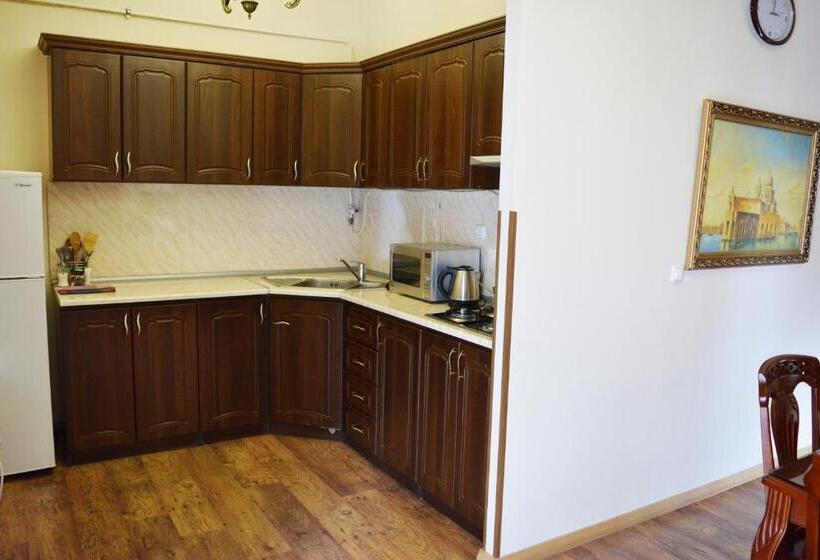 침실 2개 아파트, Family