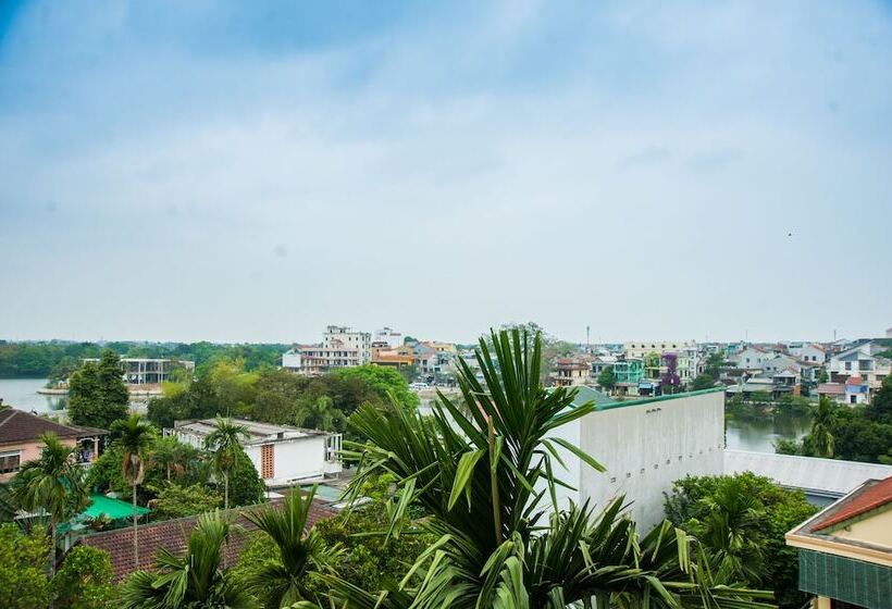 اتاق خانوادگی, Hue Four Seasons