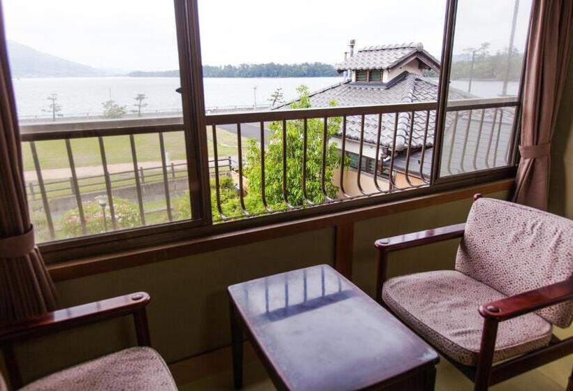 اتاق استاندارد با چشم‌انداز دریا, Jinpuso