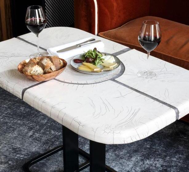 キングサイズベッドのデラックスルーム, Les Bains Paris