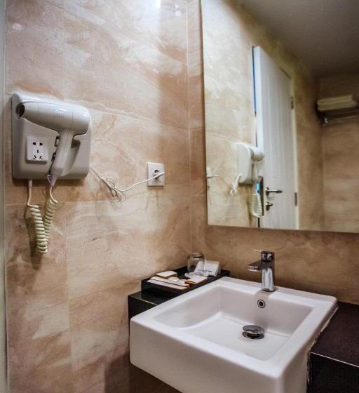 스위트 킹사이즈 침대, Sylvia Hotel & Resort Komodo