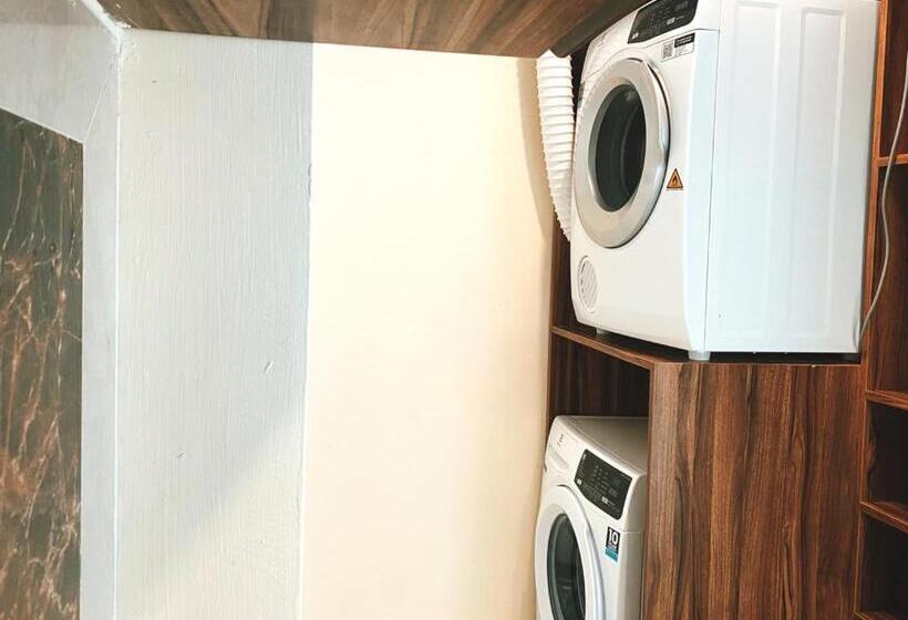 스위트 킹사이즈 침대, Sylvia Hotel & Resort Komodo