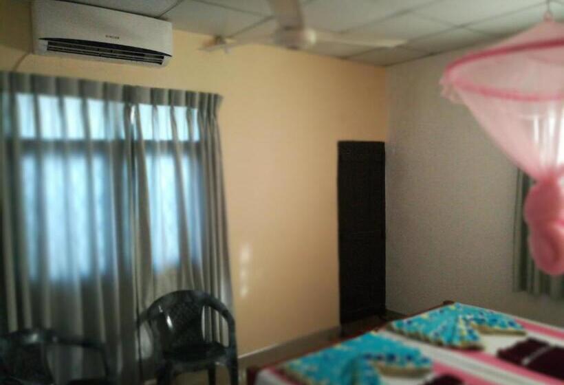 Номер Стандарт, Travelers Holiday Resort