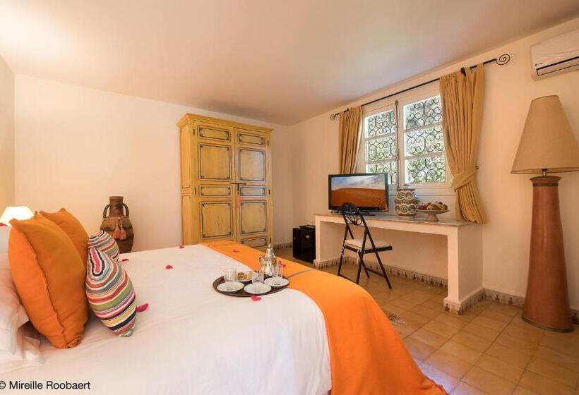 Quarto Estandar, Dar Maktoub