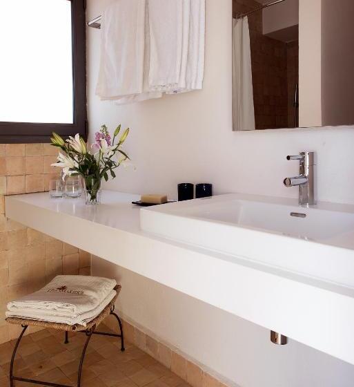 חדר דלוקס, Dar Maktoub