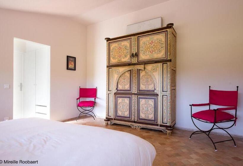 חדר דלוקס, Dar Maktoub