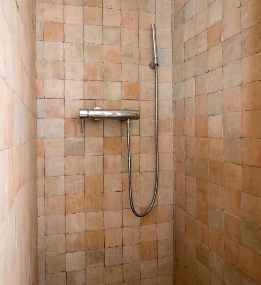 חדר דלוקס, Dar Maktoub