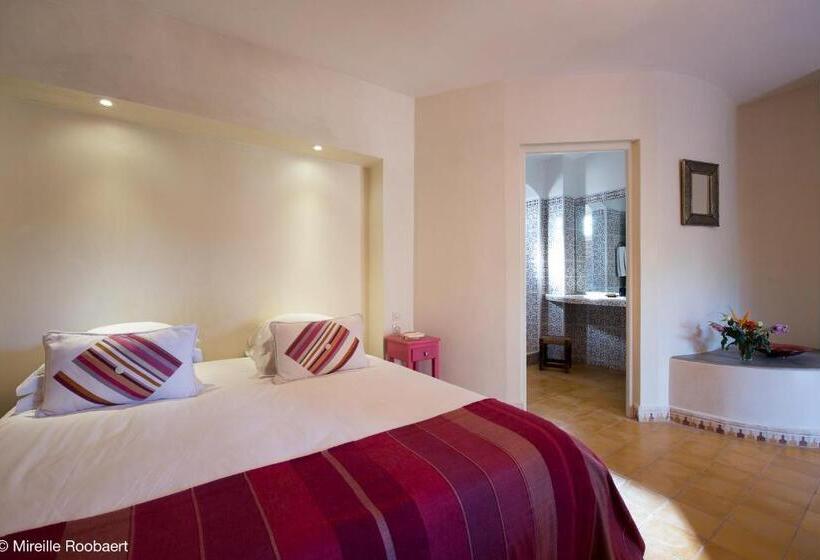 סטודיו משפחתי, Dar Maktoub