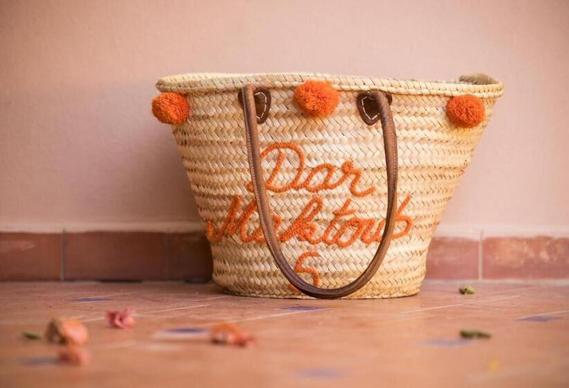 סטודיו משפחתי, Dar Maktoub