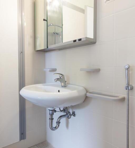 标准三人间, L Approdo