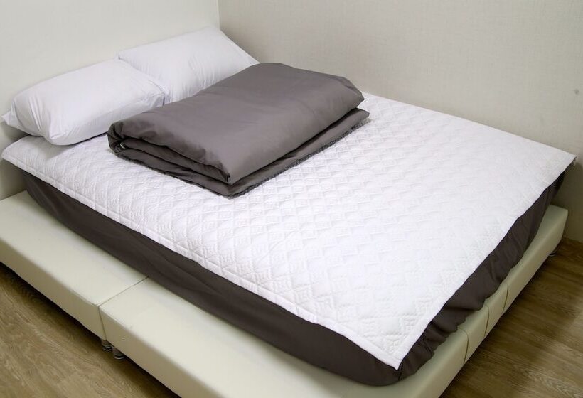 Standard Room, Dongdaemun Neighbors