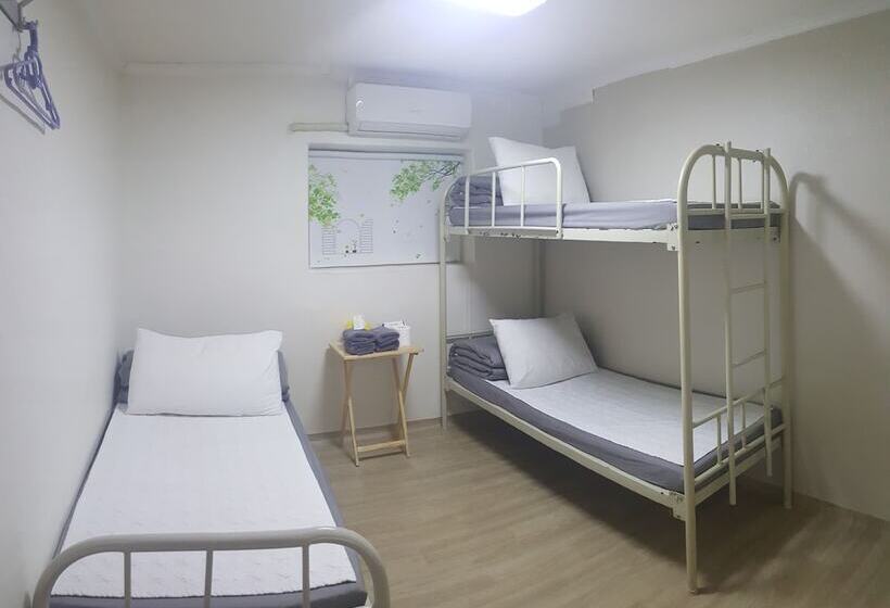 Standard Triple Room, Dongdaemun Neighbors