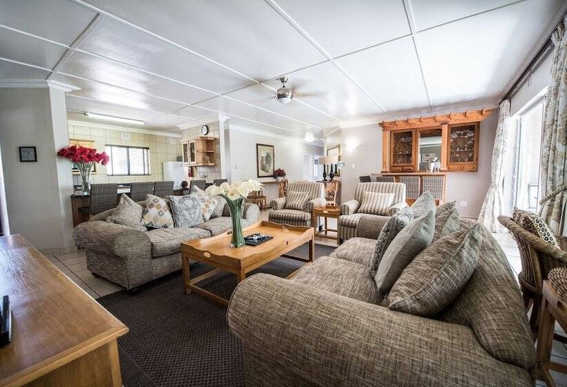 דירת שלושה חדרים, First Group Lake View Cabanas