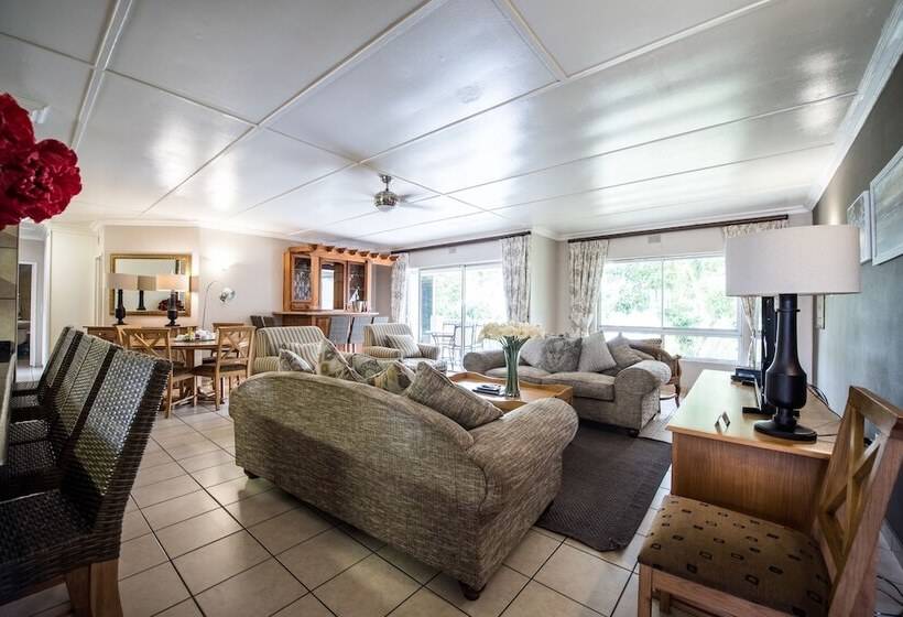 דירת שלושה חדרים, First Group Lake View Cabanas