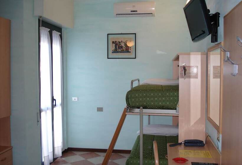 Трехместный Номер Стандарт с Балконом, Fiordaliso