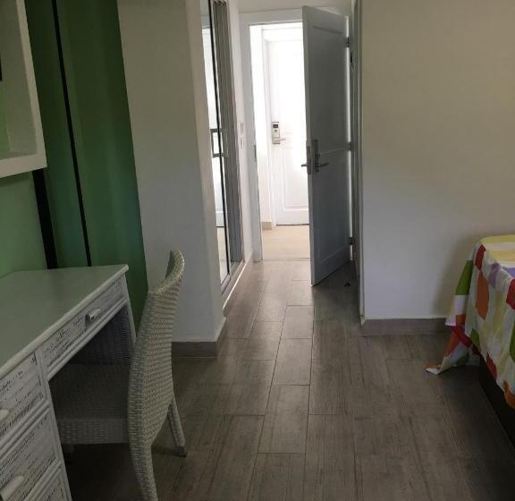 带2个双人床的标准工作室, Restaurant Hamilton