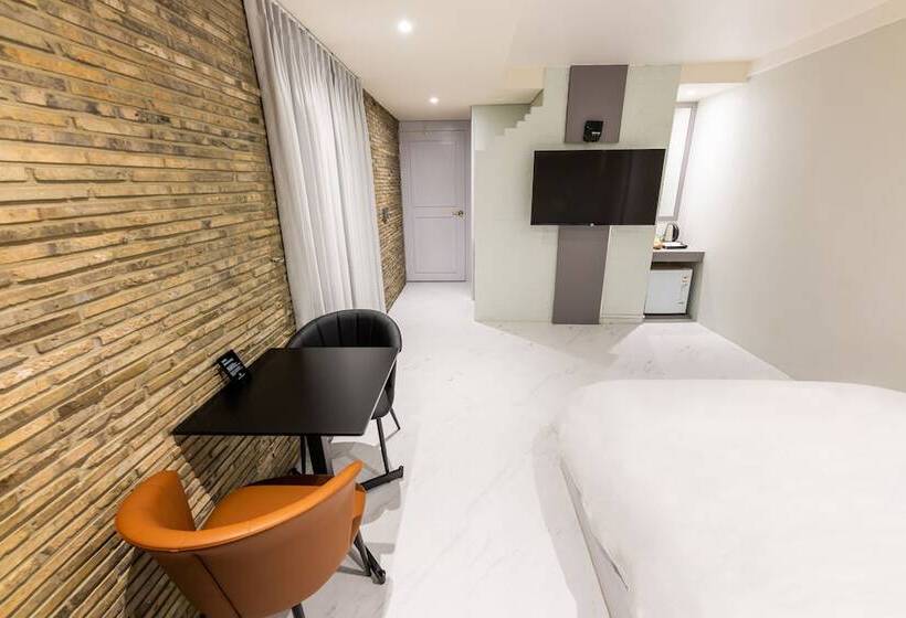 Deluxe Room, Lenith Seomyeon