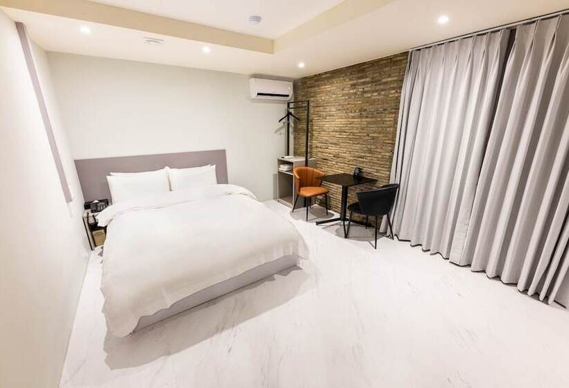 Deluxe Room, Lenith Seomyeon