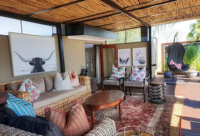 阁楼房, The Residence