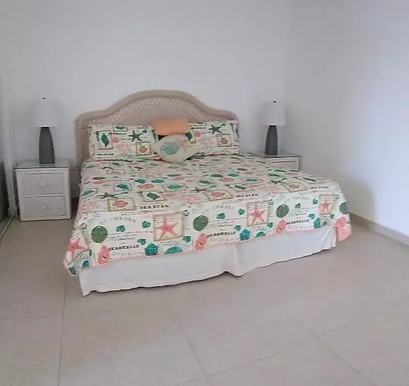 سوئیت با تخت بزرگ, The Horny Toad Guest House