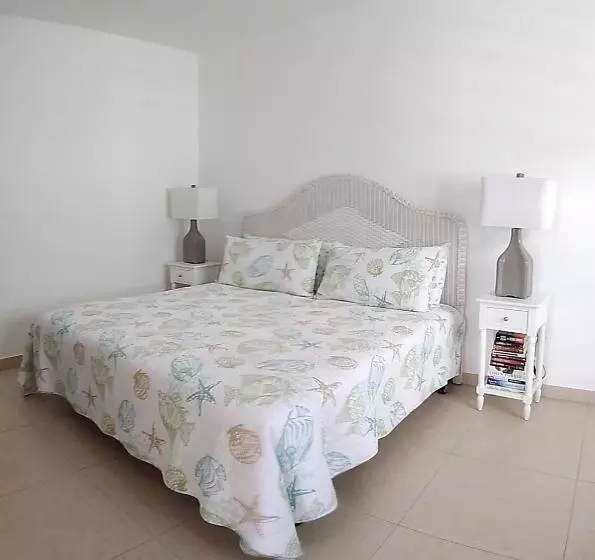 سوئیت با بالکن, The Horny Toad Guest House