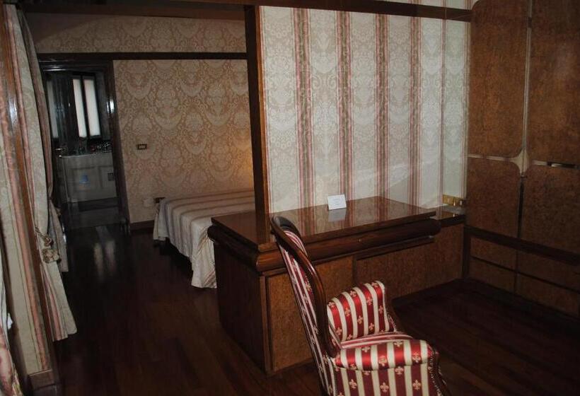 디럭스 룸 킹사이즈 침대, Locanda San Giacomo