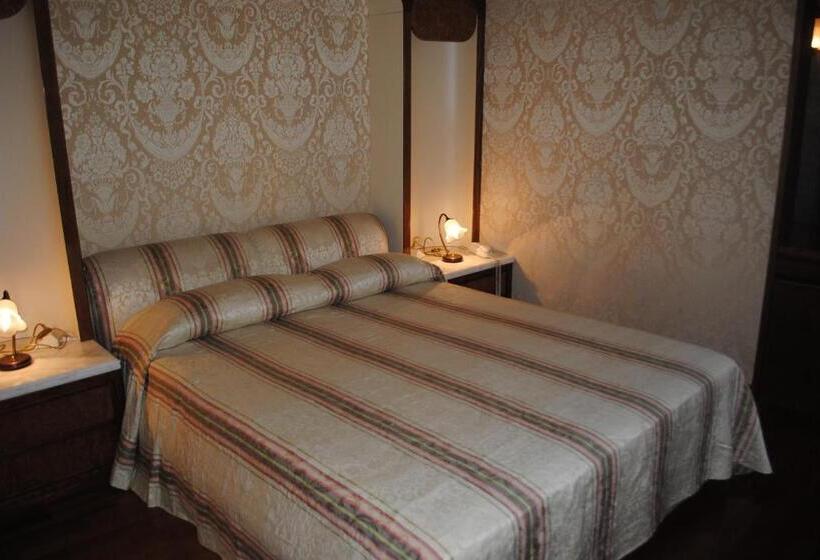 디럭스 룸 킹사이즈 침대, Locanda San Giacomo