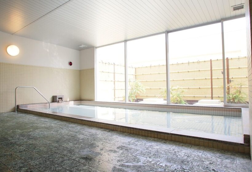 标准单人间, Nishi In Fujisan