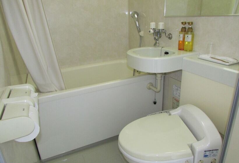 标准单人间, Nishi In Fujisan