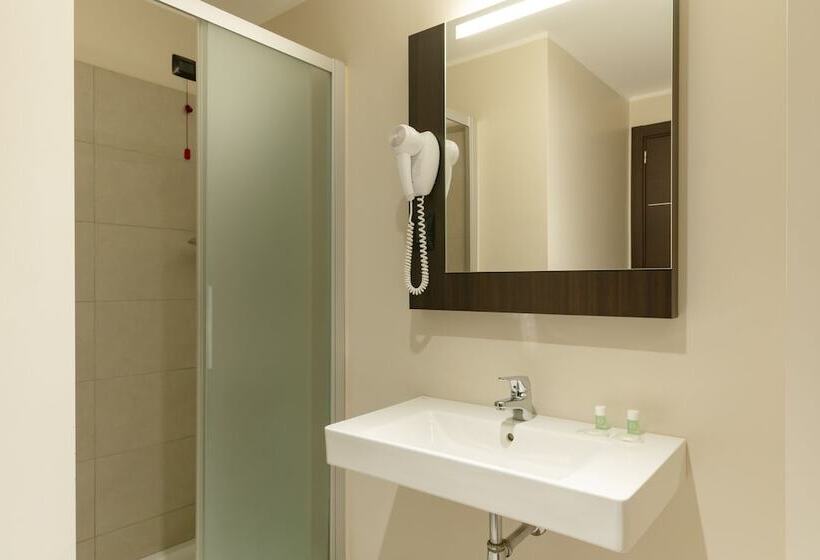 اتاق استاندارد, B&b Hotel Como Camerlata