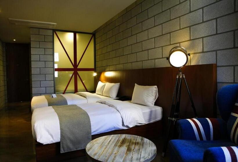 Quarto Triplo Estandar, Doma Myeongdong