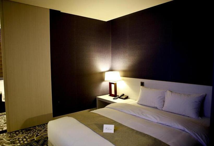 Quarto Estandar, Doma Myeongdong