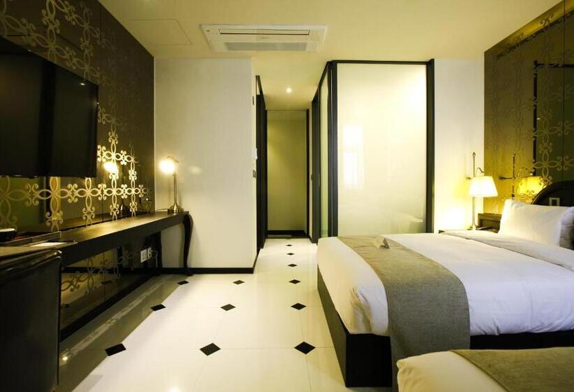 Quarto Triplo Estandar, Doma Myeongdong